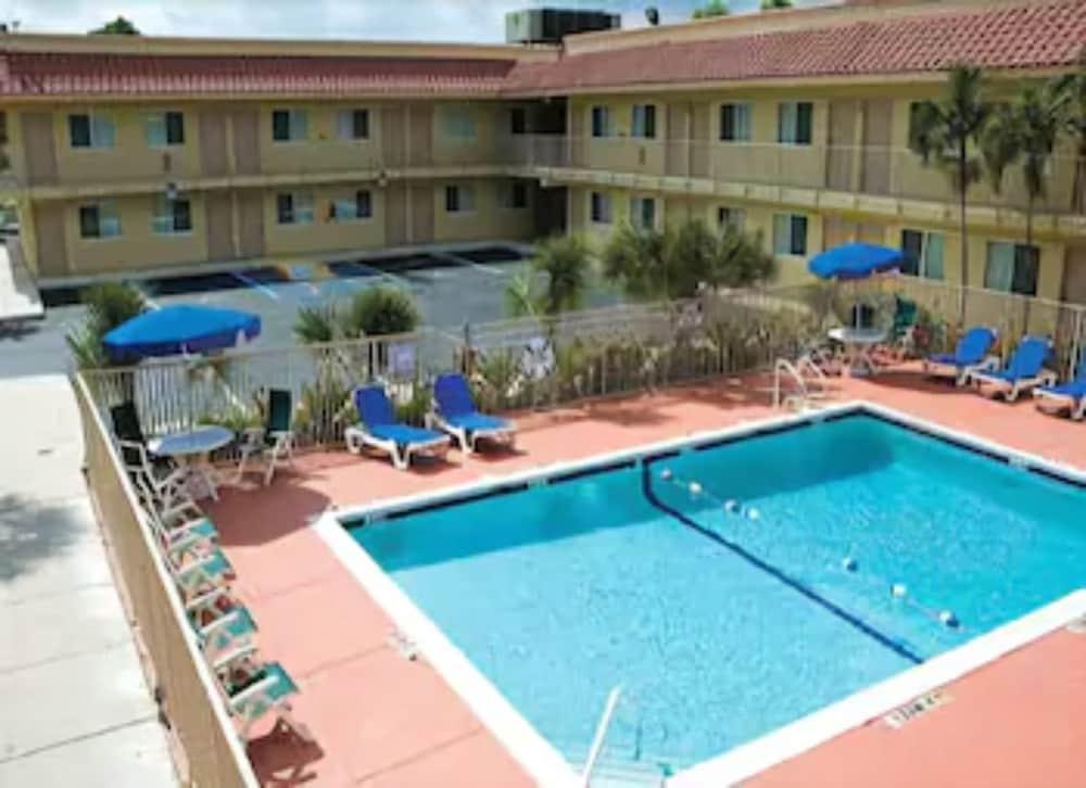 Motel 6 Riviera Beach Fl Exterior photo