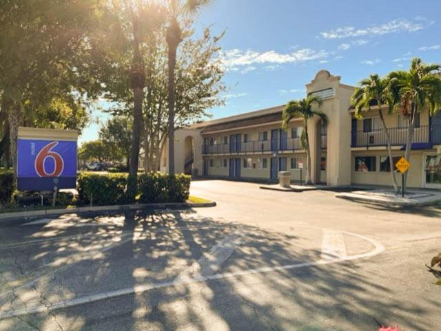 Motel 6 Riviera Beach Fl Exterior photo