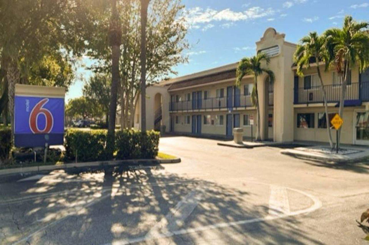 Motel 6 Riviera Beach Fl Exterior photo