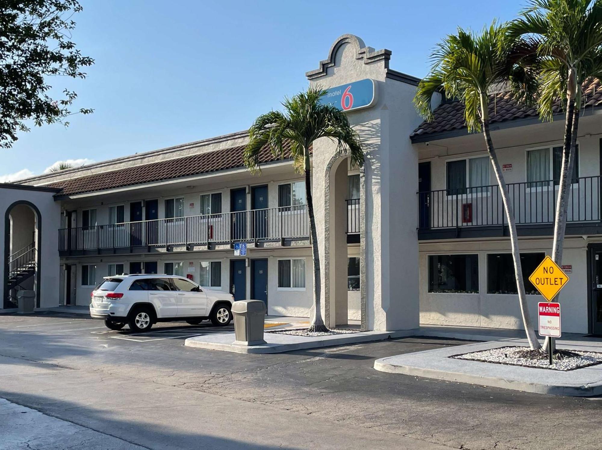 Motel 6 Riviera Beach Fl Exterior photo